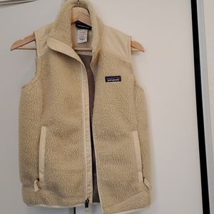 Patagonia fuzzy vest, cream colored size small